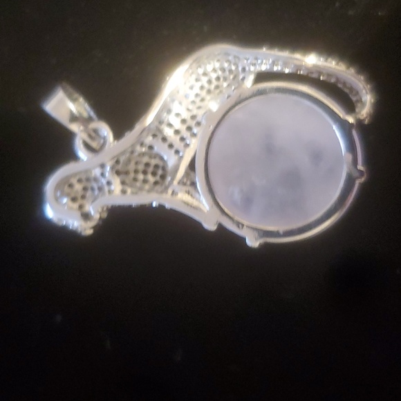 *Sale* New Silver Wrapped Rose Quartz Leopard Pendant. - Picture 5 of 6